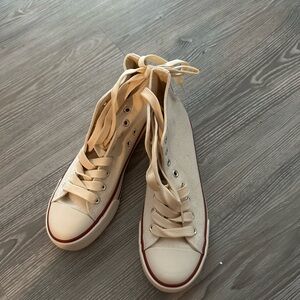Guys canvas white sneakers size 7